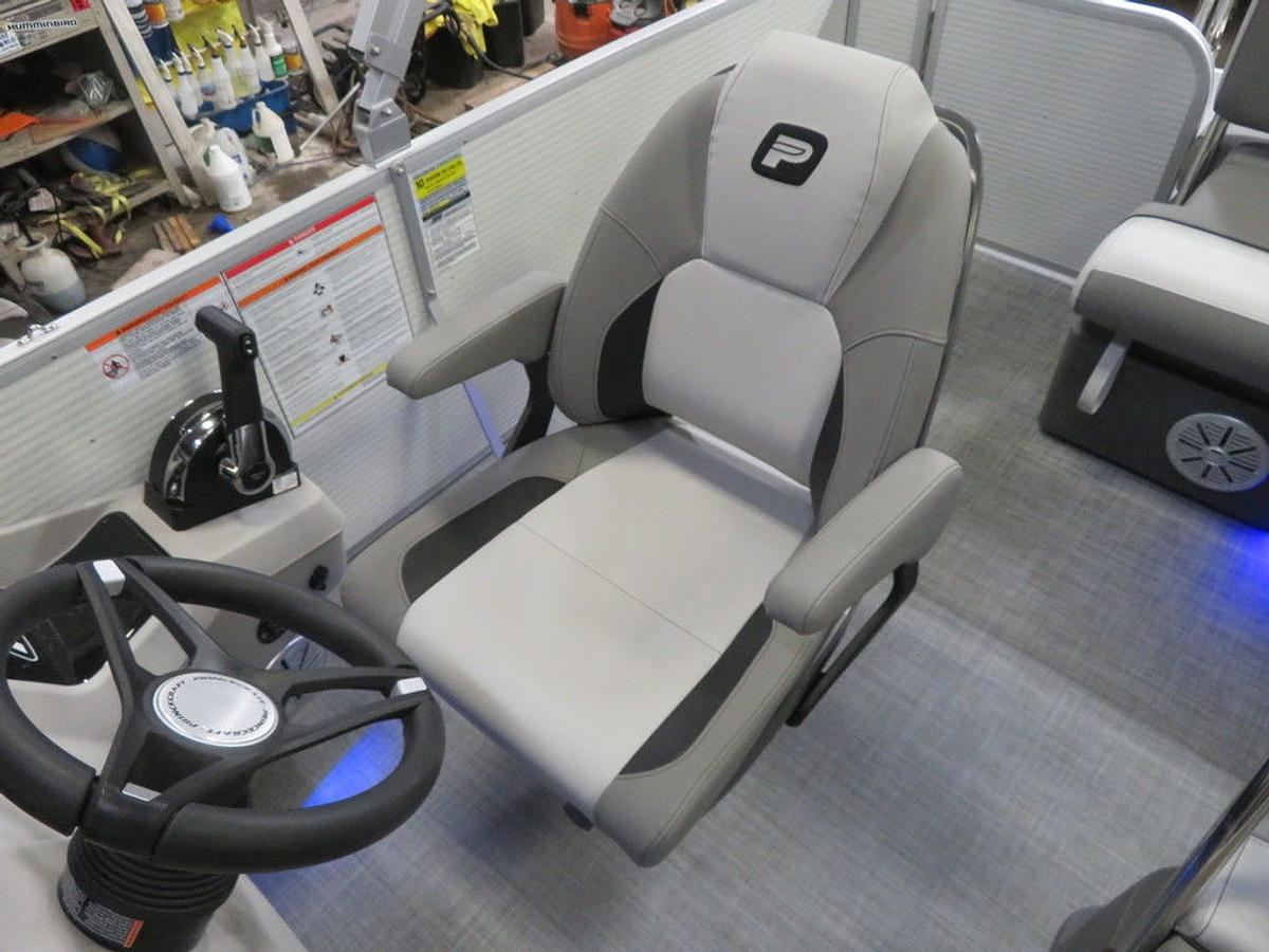 2025 Princecraft Vectra 21 RL Dinette Swingback Pontoon & Mercury 4-Stroke EFI