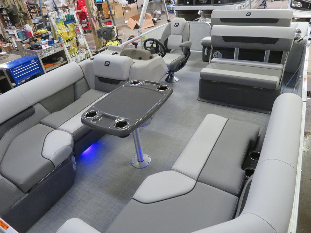 2025 Princecraft Vectra 21 RL Dinette Swingback Pontoon & Mercury 4-Stroke EFI