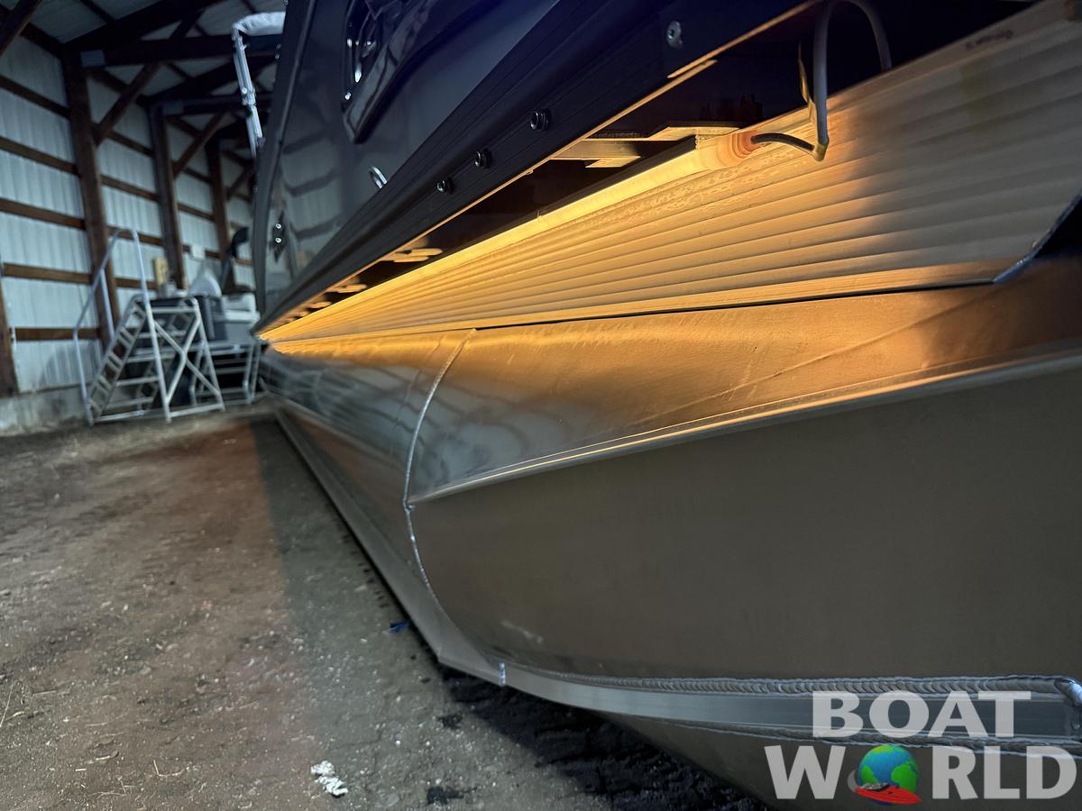 2026 Tahoe Pontoons Cascade 2385 Elite Windshield Tritoon