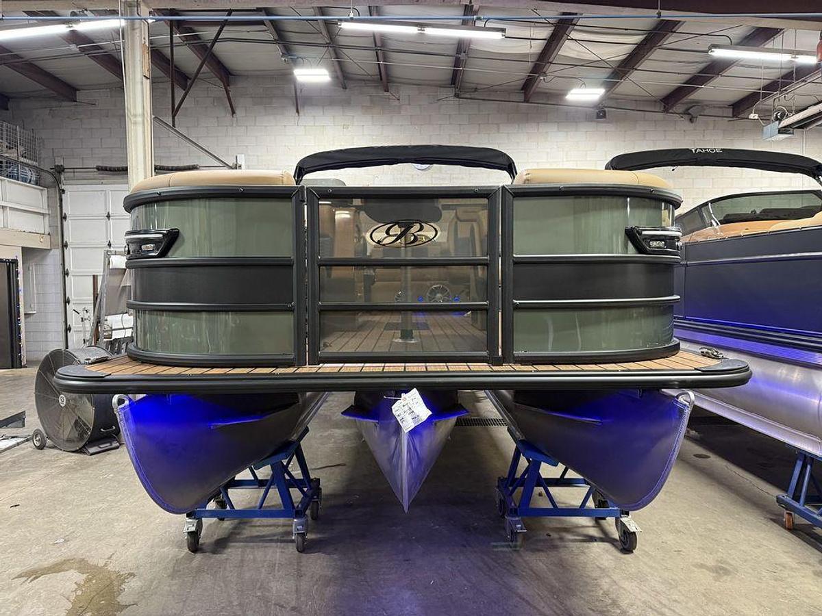 2025 Bentley Pontoons Elite 223 Swingback Tritoon & Honda 4-Stroke EFI