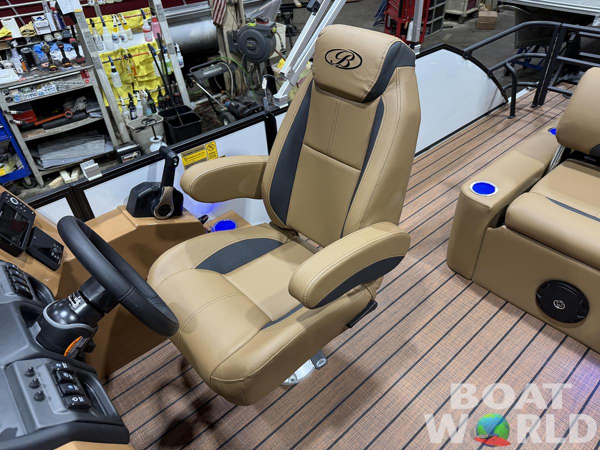 2026 Bentley Pontoons Legacy 223 Swingback Tritoon 
