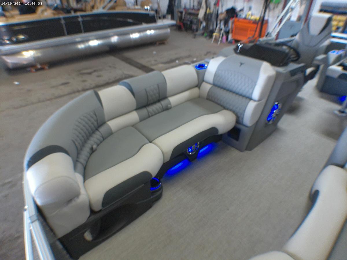 2025 Tahoe Pontoons Cascade 2385 Swingback Tritoon & 225HP 4-Stroke EFI