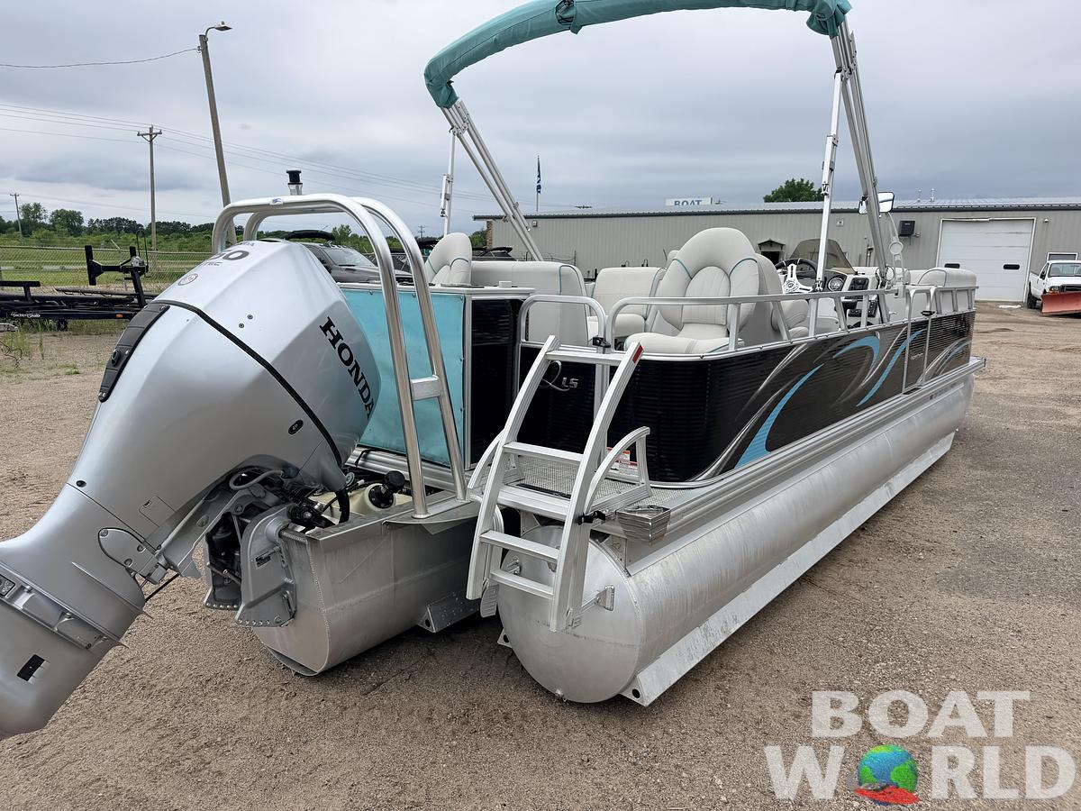 Used 2019 Qwest 822 LS Tritoon & 150HP Honda 4Stroke -$29,995