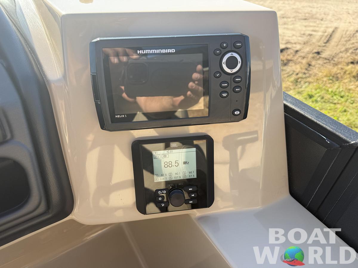 2026 Bentley Pontoons Legacy 223 Navigator DL Quad Lounge Tritoon & Honda 4-Stroke EFI