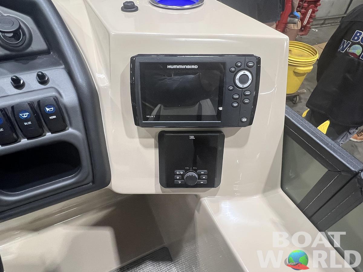 2026 Bentley Pontoons Legacy 223 Swingback Tritoon