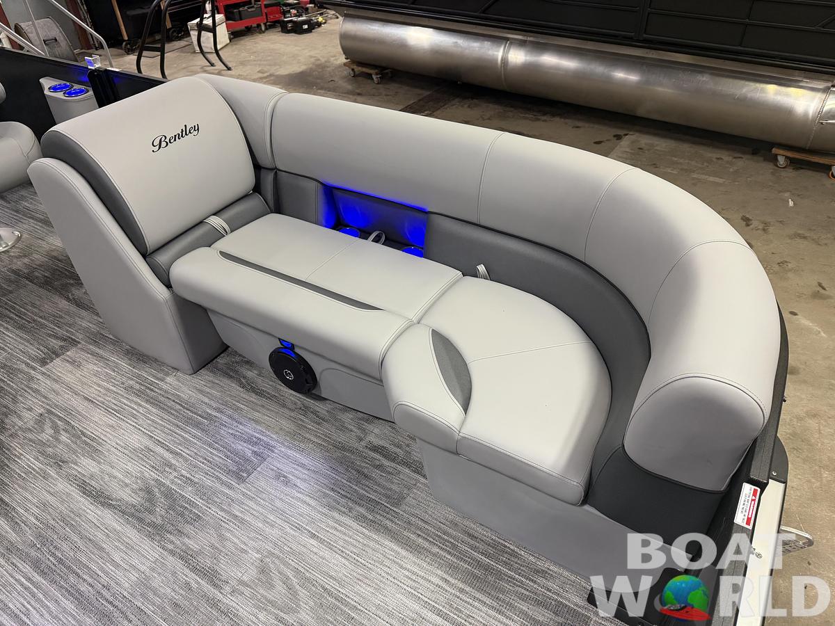 2026 Bentley Pontoons Legacy 220 Swingback & 4-Stroke EFI