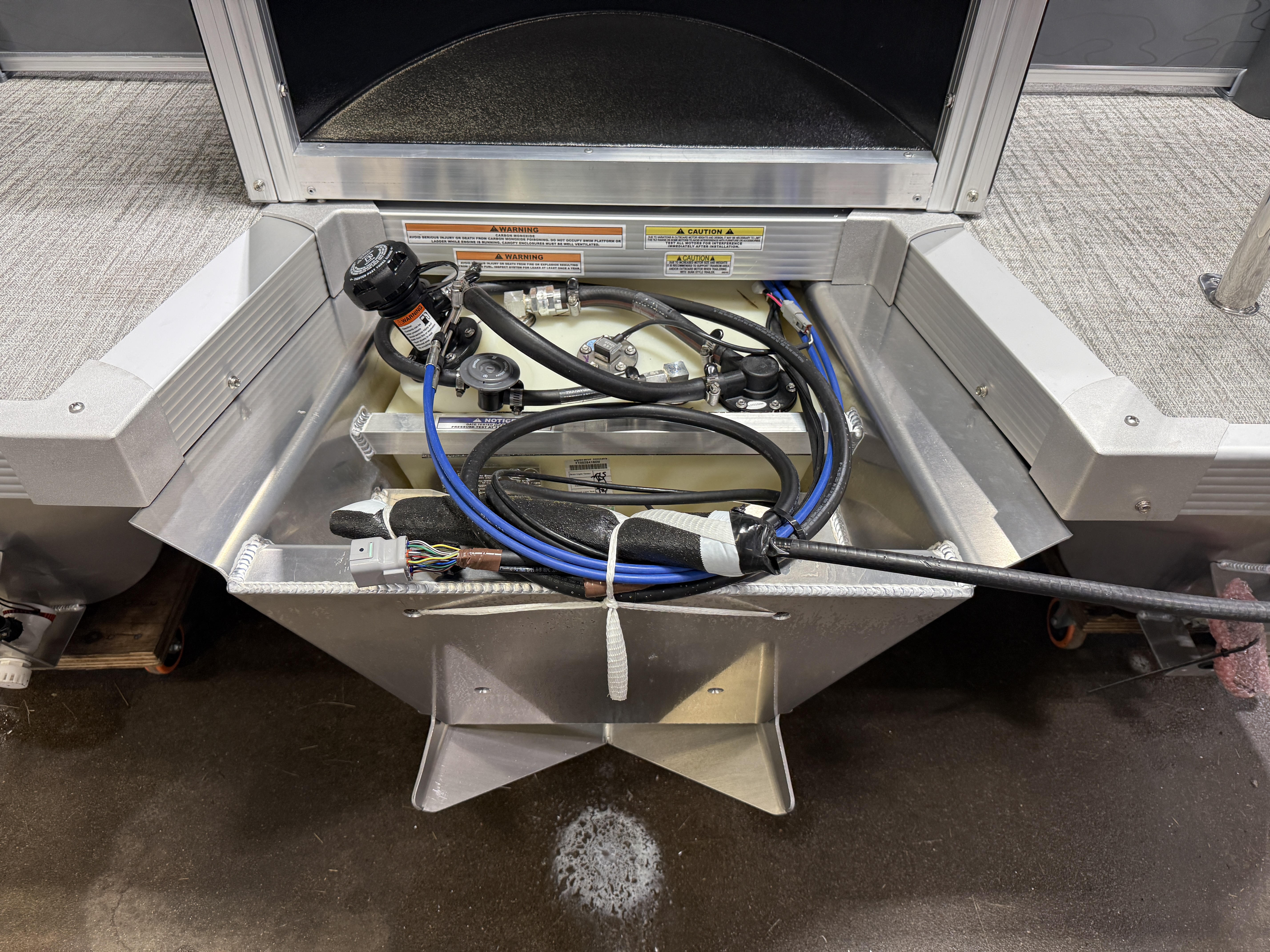 2026 Tahoe Pontoons GEOfish 2385 Rear Fish 