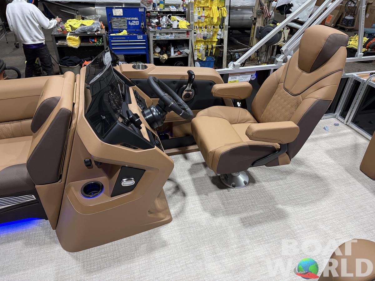 2027 Tahoe LTZ 2385 VRB SE Swingback Pontoon $41995