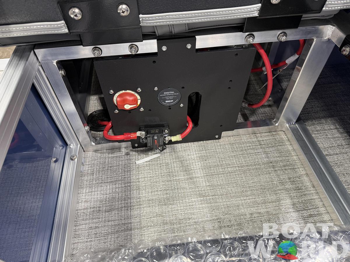 2026 Tahoe Pontoons LTZ 2385 Swingback (VRB) Tritoon