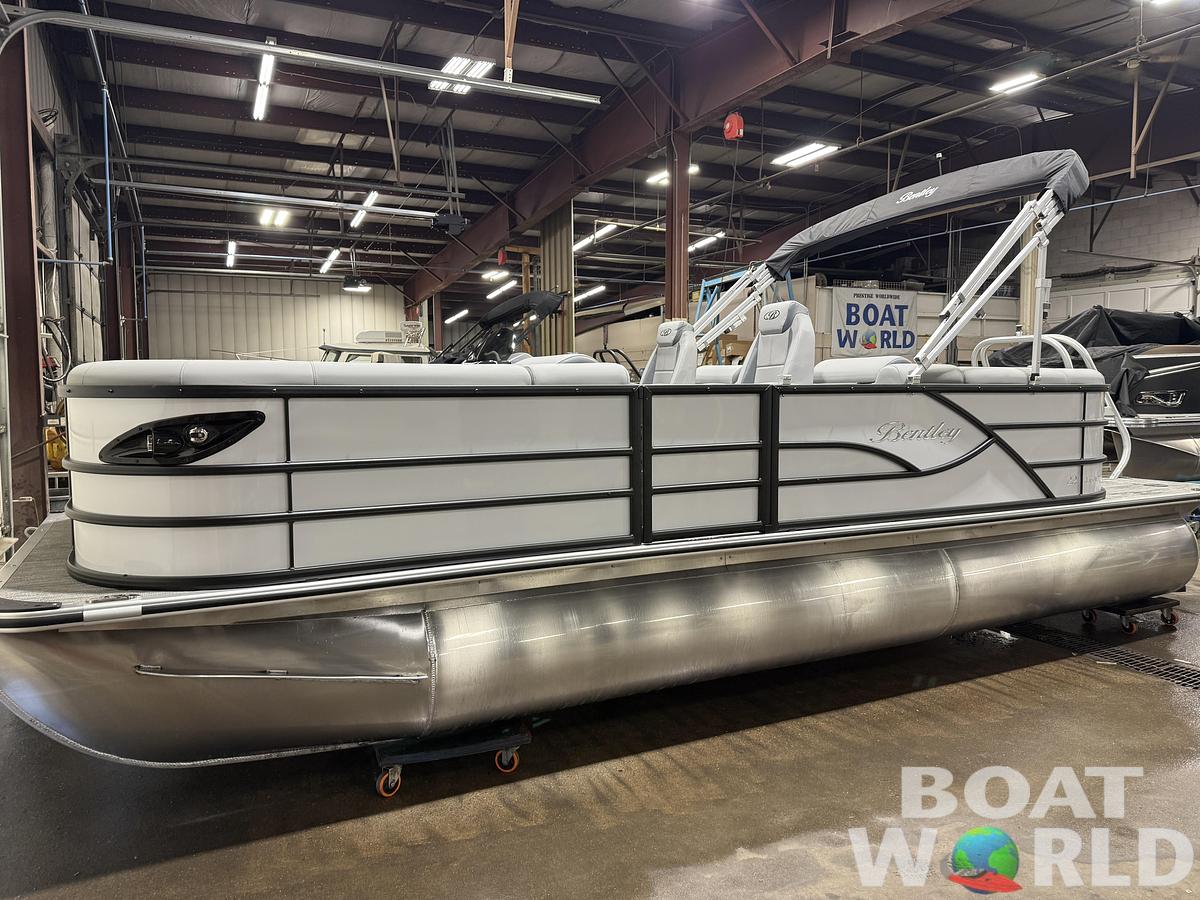 2026 Bentley Pontoons Legacy 223 Navigator Quad Lounge Tritoon