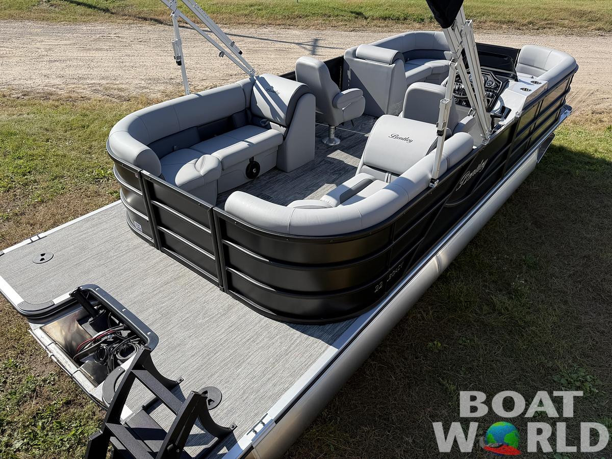 2025 Bentley Pontoons Legacy 220 Navigator Quad Lounge & Honda 4-Stroke EFI