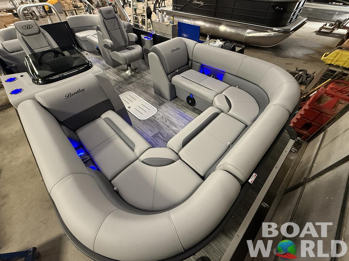 2026 Bentley Pontoons Legacy 223 Navigator Quad Lounge Tritoon 