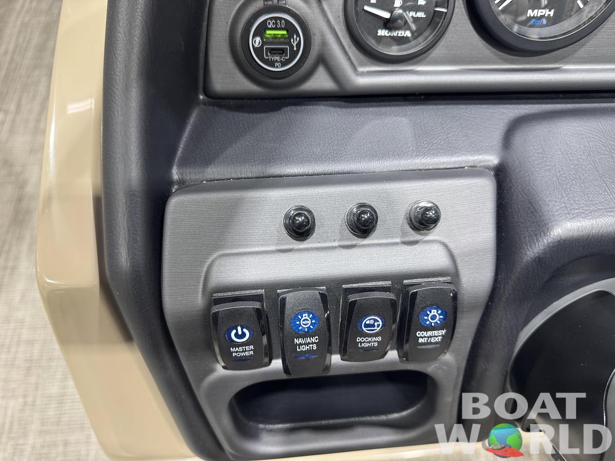 2026 Bentley Pontoons Legacy 220 Navigator Quad Lounge