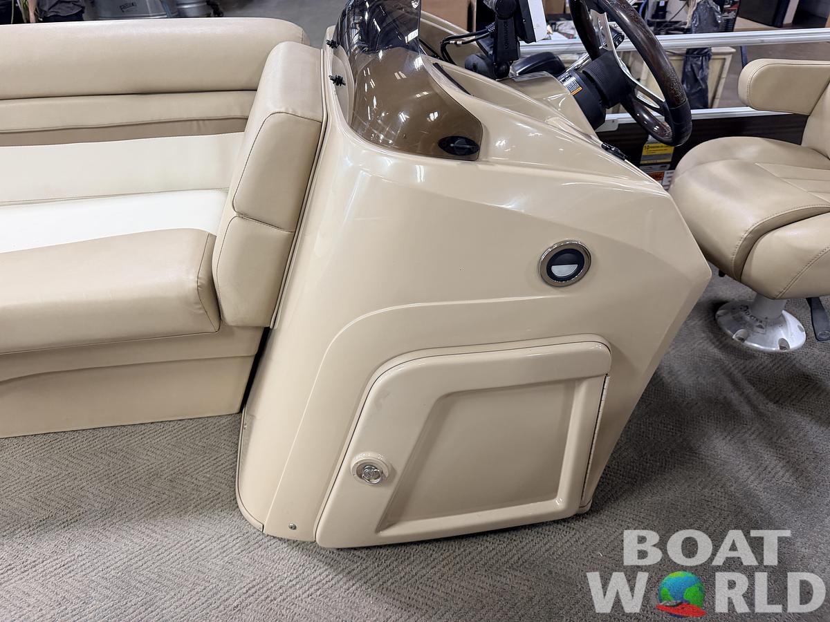 Used 2016 Bennington 20 SLM & 50HP Yamaha 4Stroke -$19,995