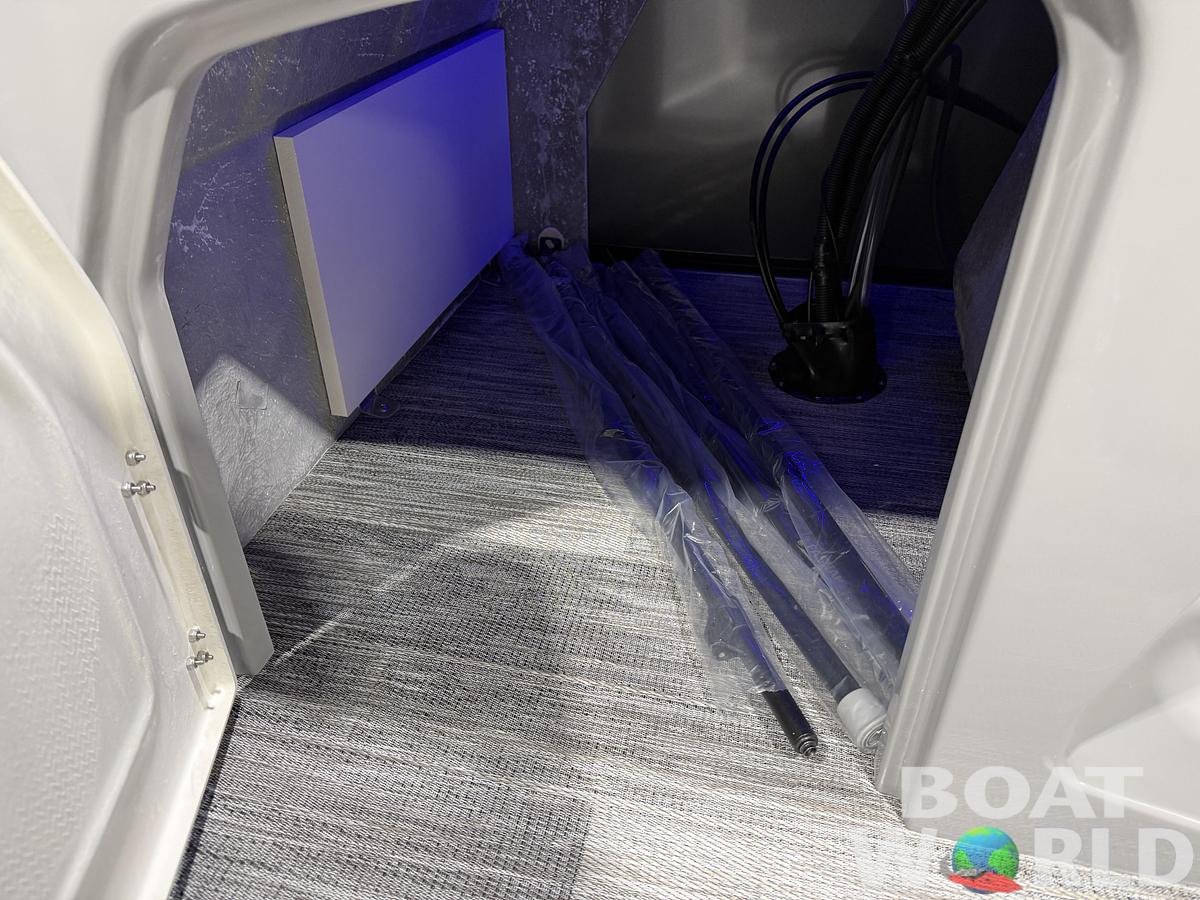 2026 Bentley Pontoons Legacy 220 Navigator DL Quad Lounge