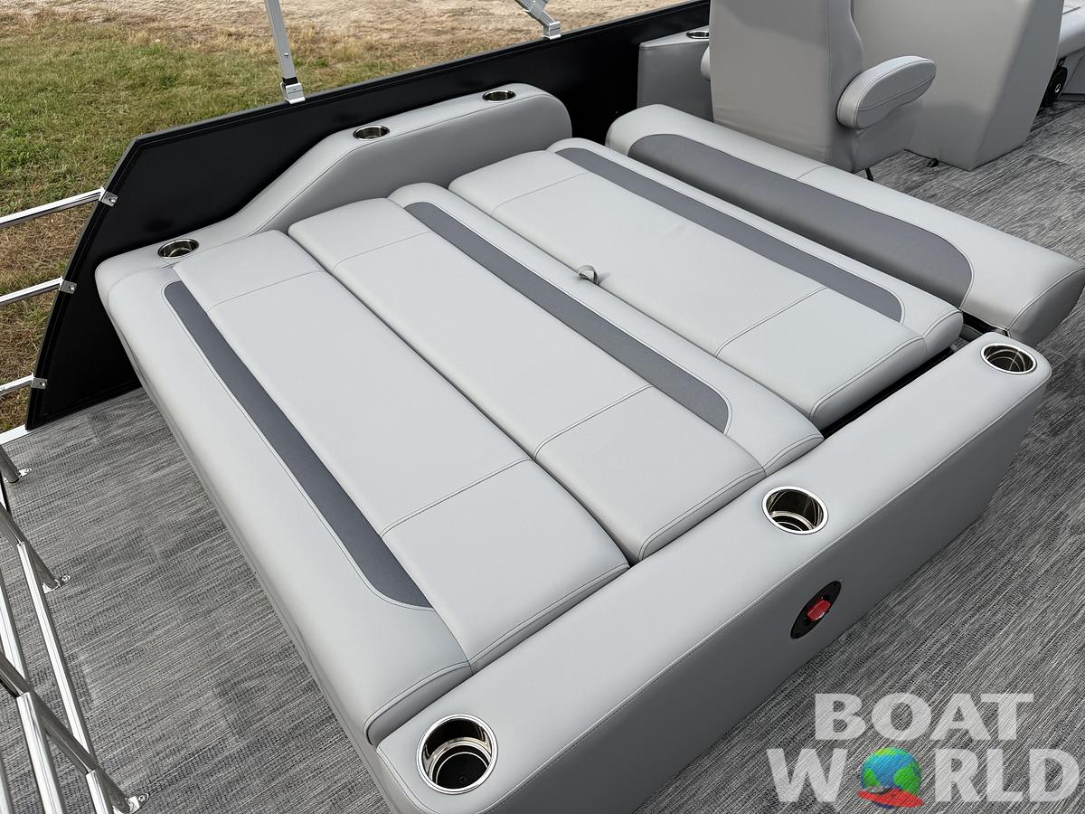 2025 Bentley Pontoons Legacy 200 Swingback