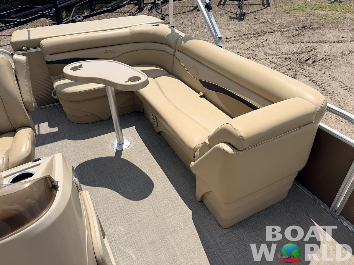 Used 2017 Bennington 208 SL & 50HP Yamaha 4Stroke -$24,995