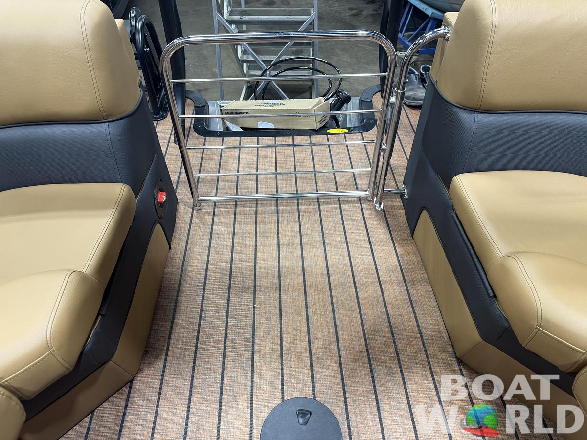 2026 Bentley Pontoons Elite 223 Admiral Quad Lounge Tritoon