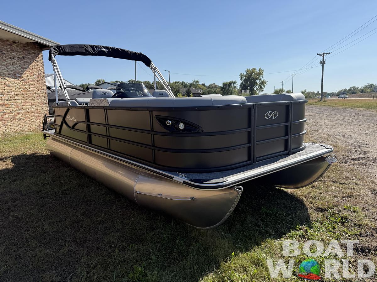2026 Bentley Pontoons Legacy 220 Navigator Quad Lounge 