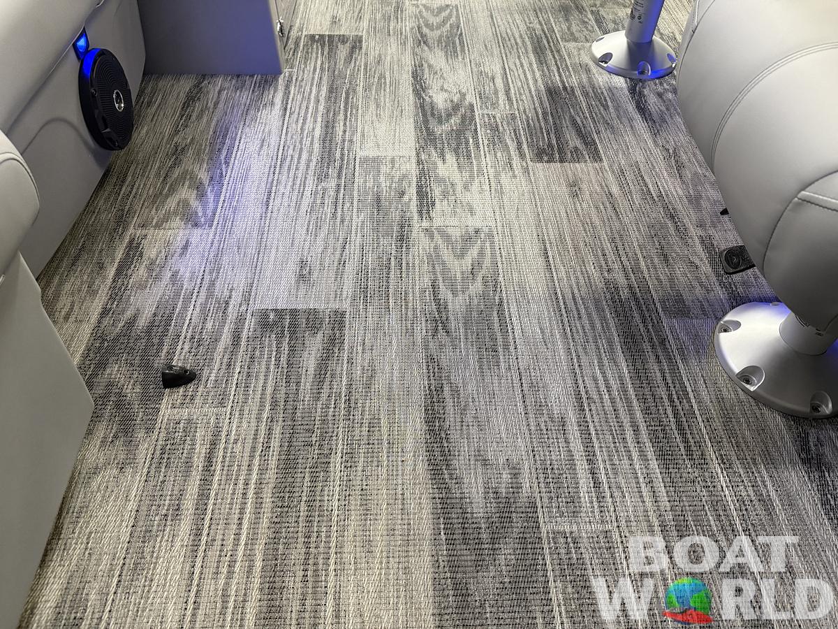 2026 Bentley Pontoons Legacy 220 Navigator DL Quad Lounge