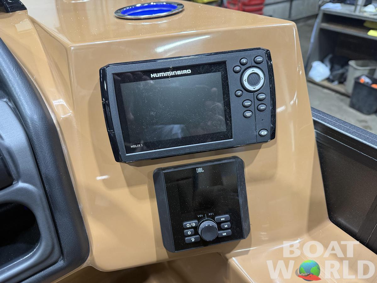 2026 Bentley Legacy 220 Navigator DL Quad Lounge $42995