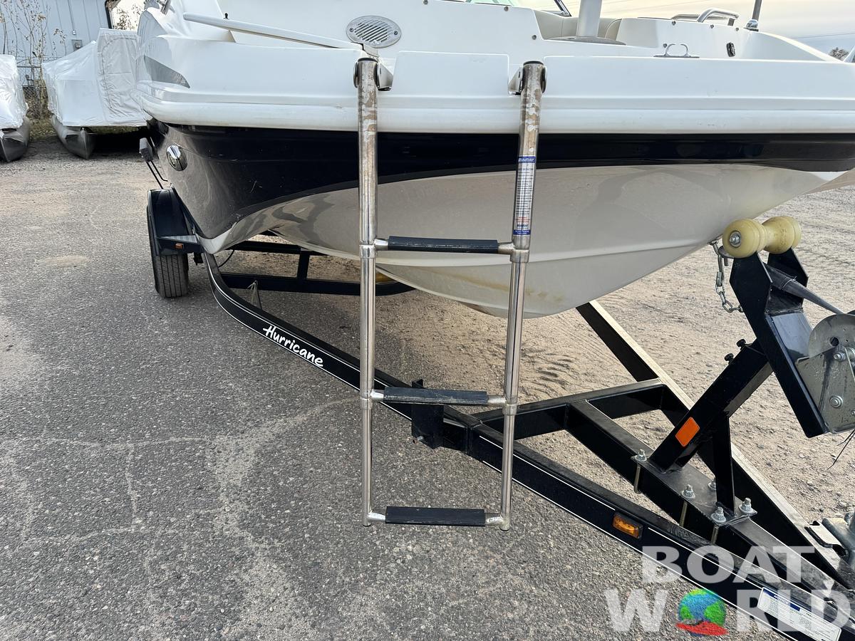 Used 2019 Hurricane SunDeck 187 with 150HP Yamaha Fourstroke EFI Outboard