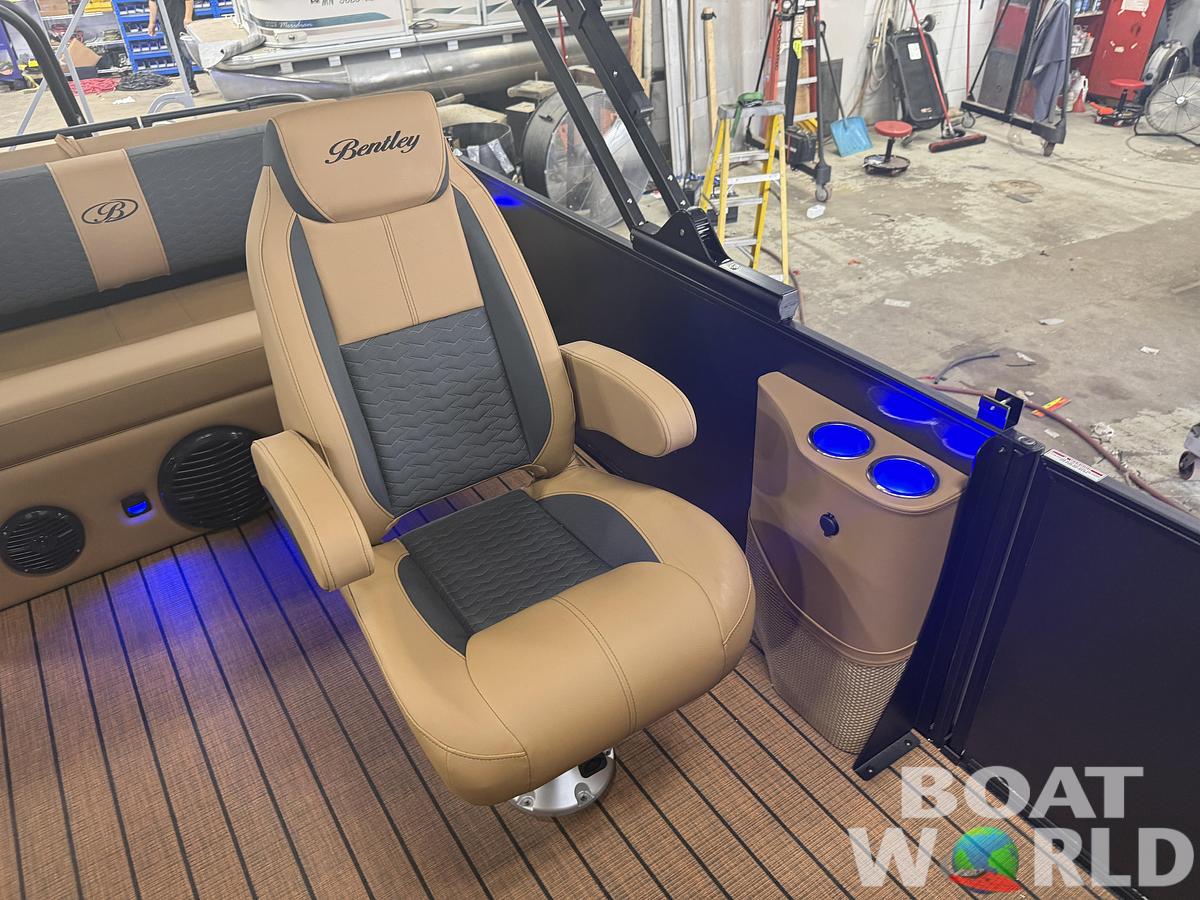2027 Bentley 300HP Elite 253 Swingback Tritoon $79,995