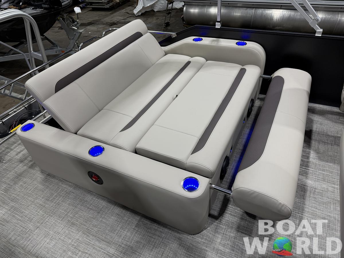 2026 Bentley Pontoons Legacy 220 Swingback 