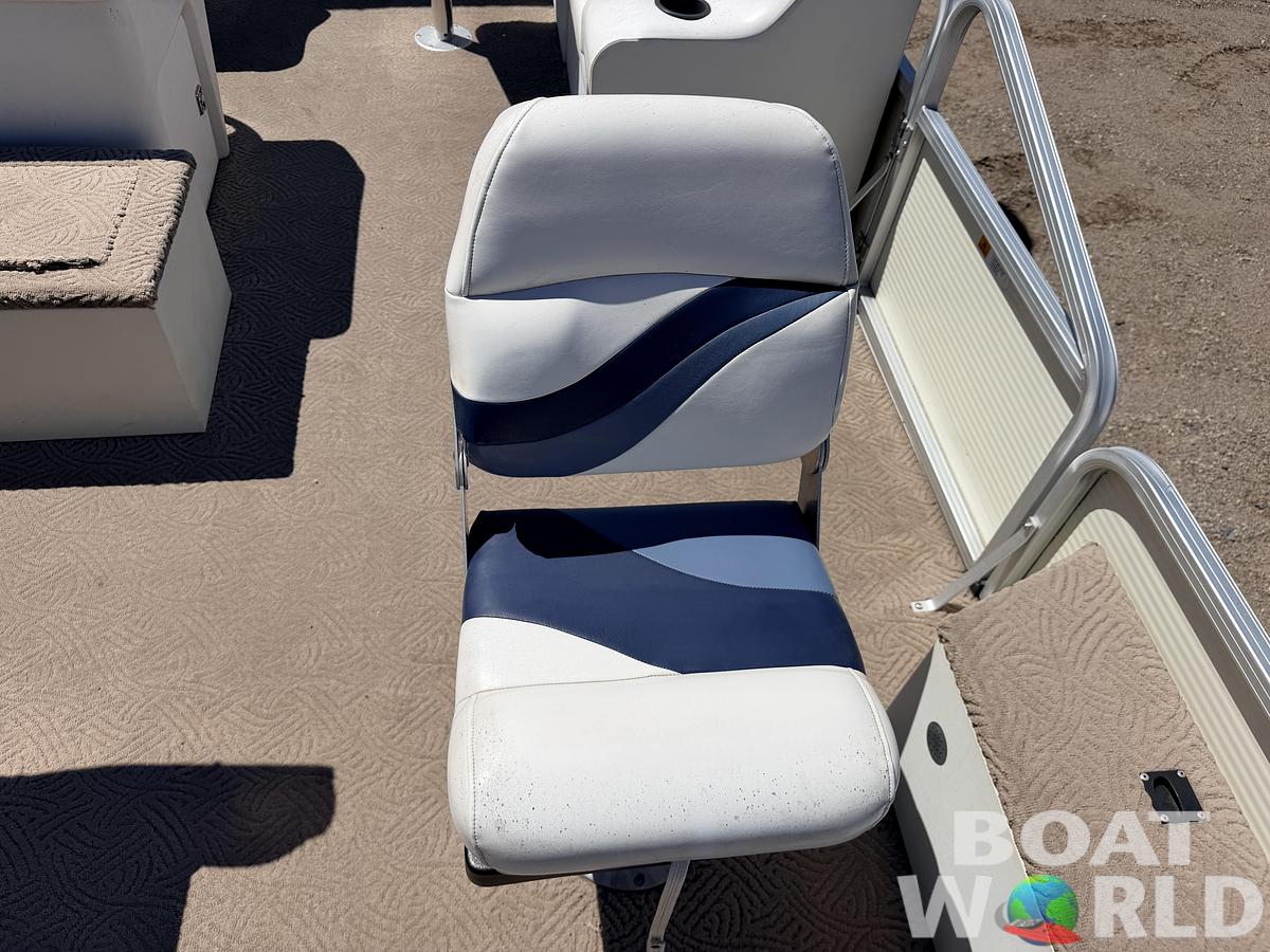 Used 2001 Lowe SunCruiser Trinidad 204 & 50HP Mercury 4Stroke -$11,995