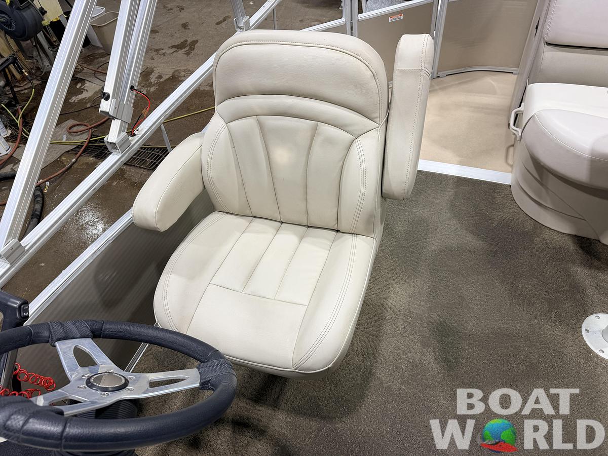 Used 2014 Bennington 21 SLX & 90HP Yamaha 4Stroke -$19,995
