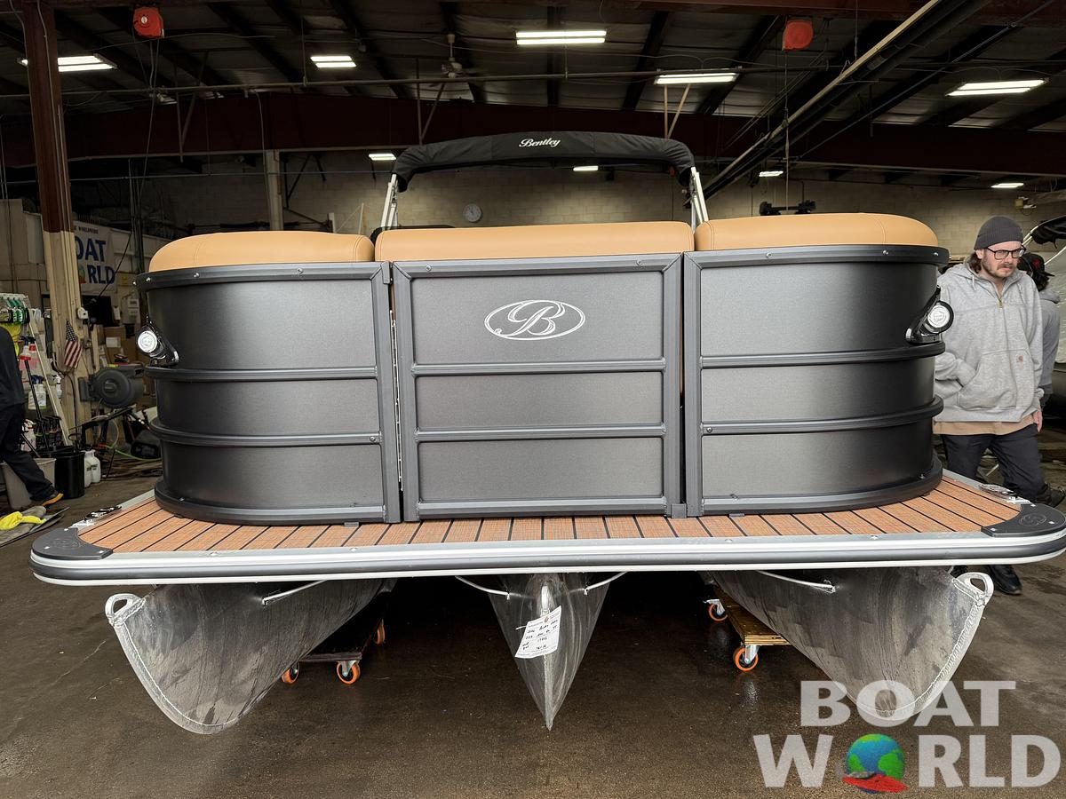 2026 Bentley Legacy 223 Navigator Quad Lounge Tritoon