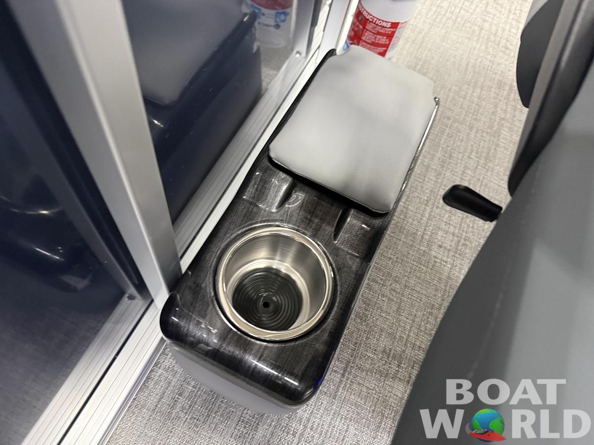 2026 Tahoe Pontoons Sport 2385 Rear Fish Tritoon 