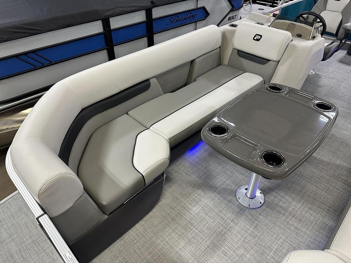 2025 Princecraft Vectra 23 RL Swingback Lounge Pontoon & Mercury 4-Stroke EFI
