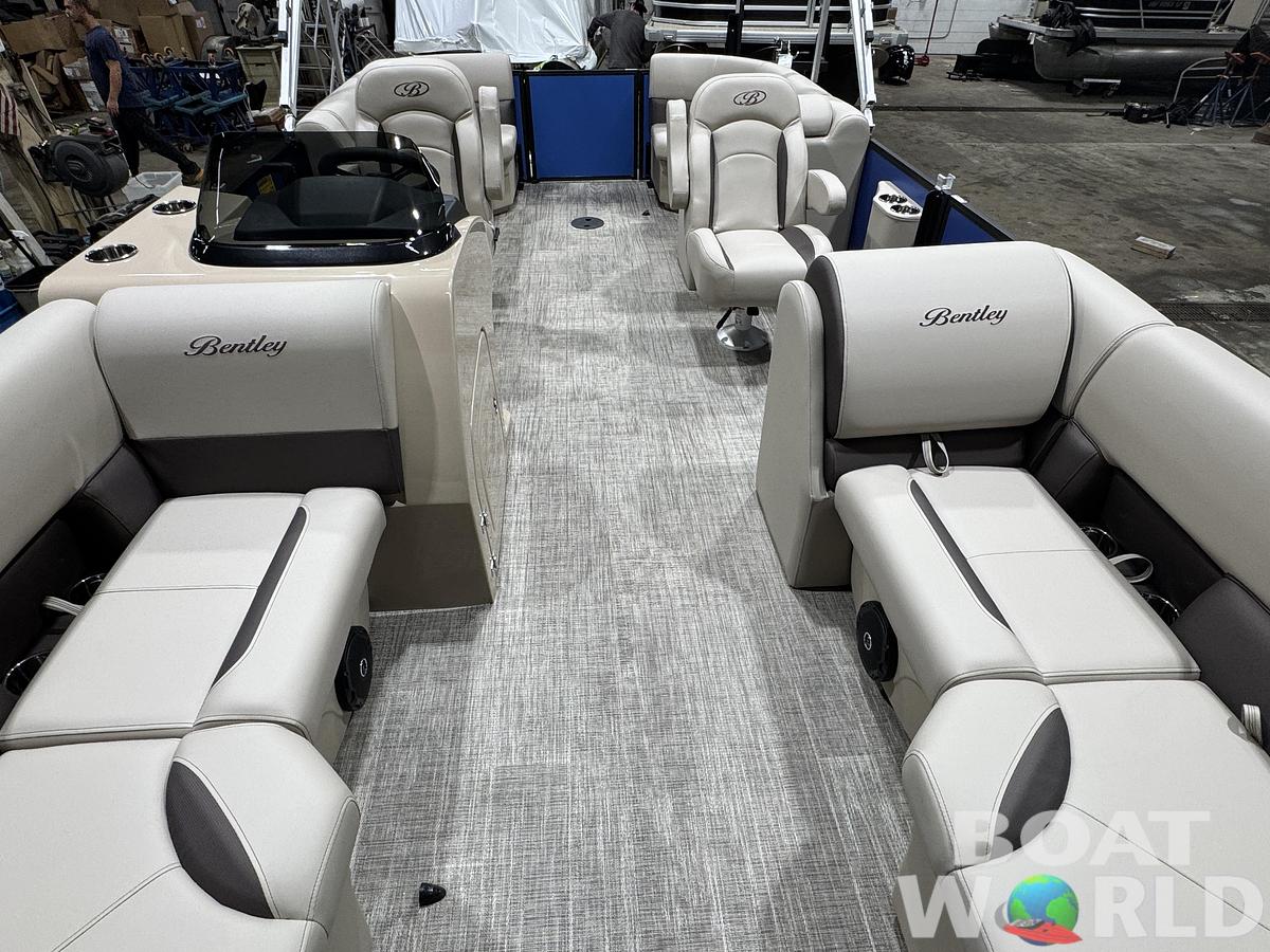 2026 Bentley Pontoons Legacy 220 Navigator Quad Lounge