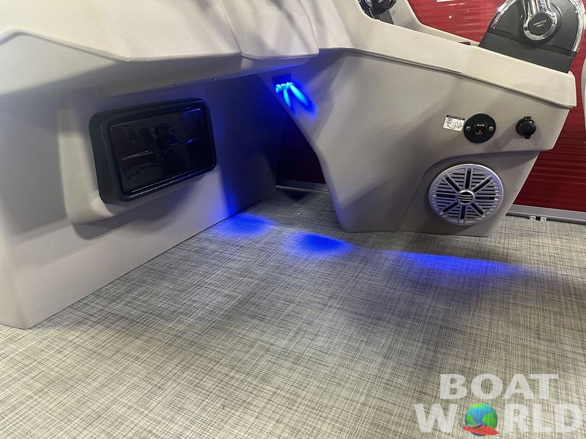 2025 Princecraft Vectra 21 RL Swingback Lounge Pontoon & Mercury 4-Stroke EFI