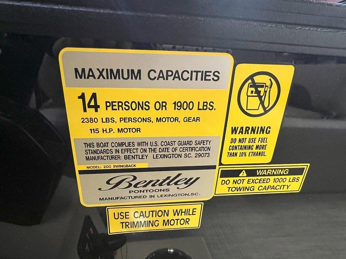 2025 Bentley Pontoons Legacy 200 Swingback & Honda 4-Stroke EFI