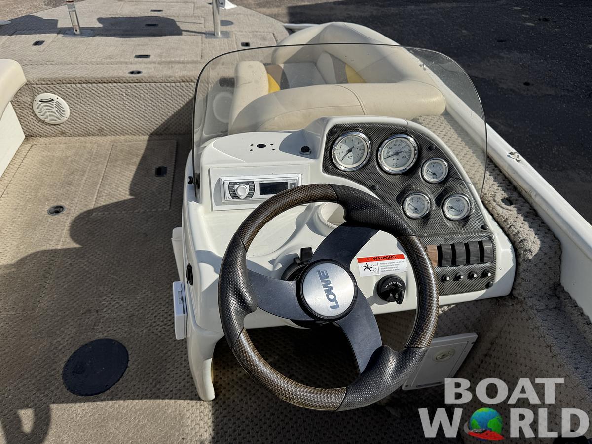 Used 2007 Lowe Suncruiser Tahiti 224 Deck Boat