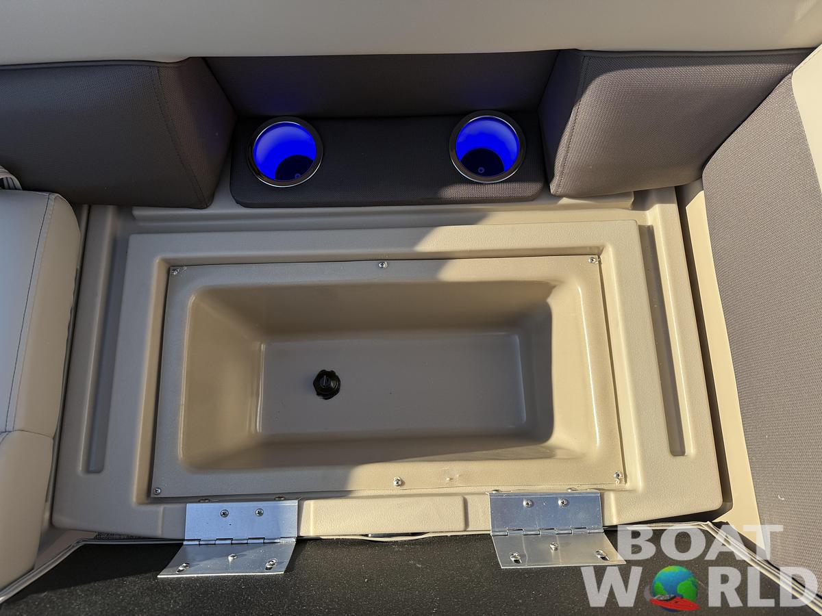 2026 Bentley Pontoons Legacy 223 Navigator DL Quad Lounge Tritoon & Honda 4-Stroke EFI