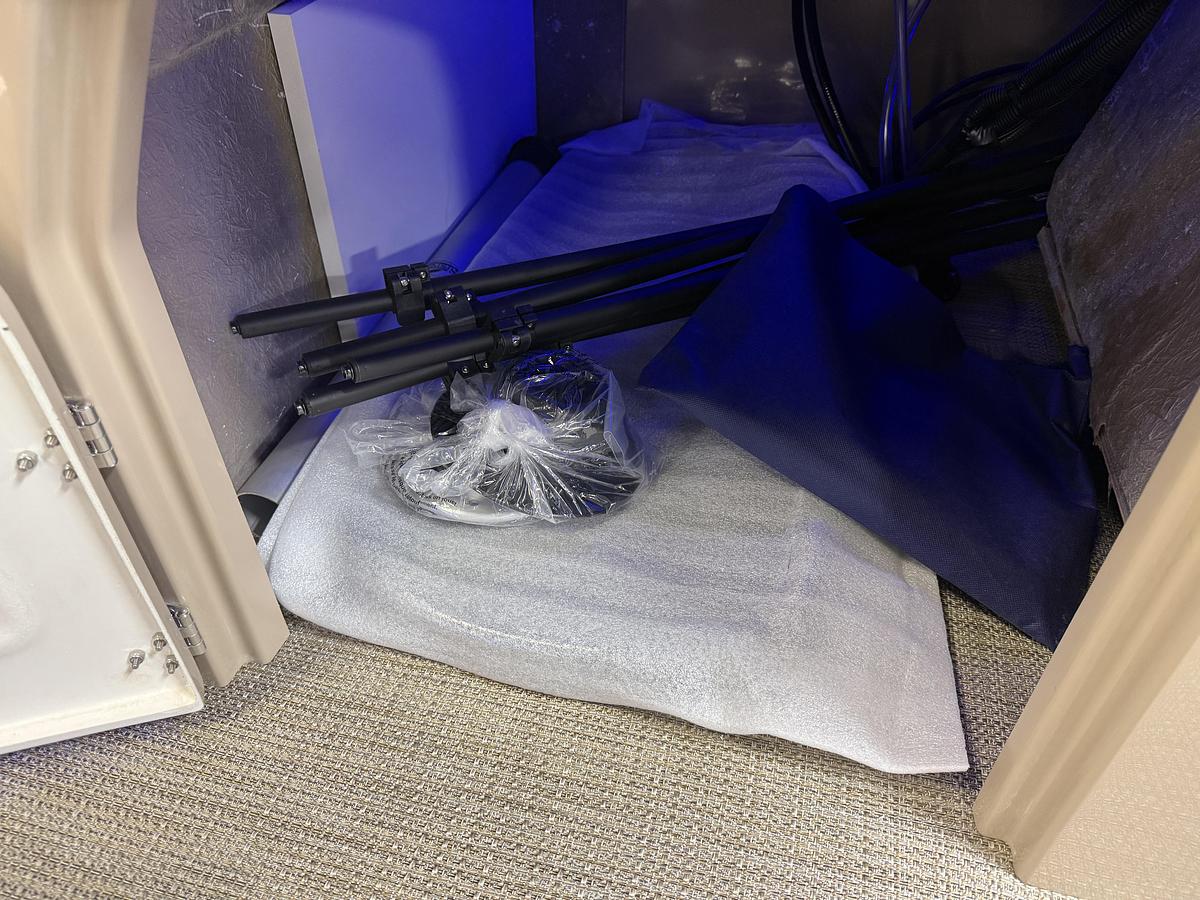 2025 Bentley Pontoons Legacy 223 Swingback Tritoon & Honda 4-Stroke EFI