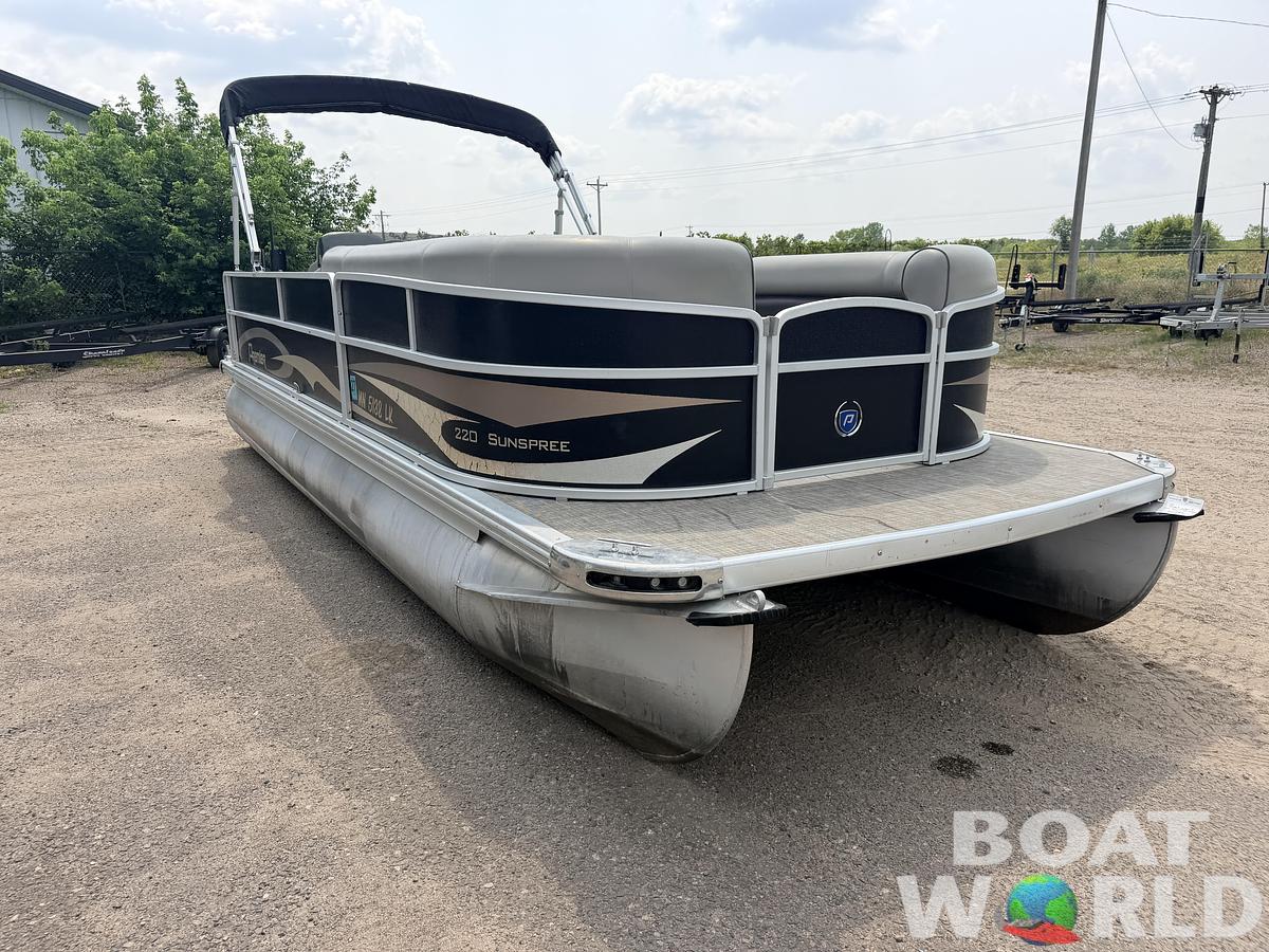 Used 2016 Premier 220 SunSpree & 50HP Honda 4Stroke -$24,995
