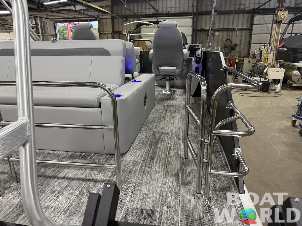 2026 Bentley Pontoons Legacy 220 Swingback & 4-Stroke EFI