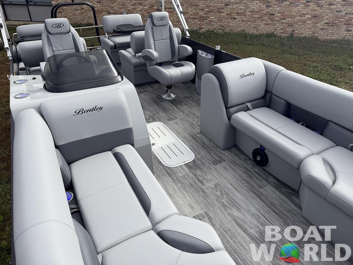 2026 Bentley Pontoons Legacy 223 QSB Swingback Tritoon 