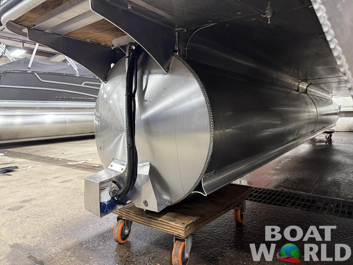 2026 Bentley Pontoons Legacy 223 Swingback Tritoon 