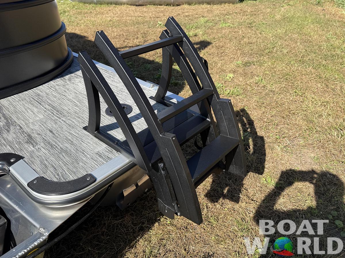 2026 Bentley Pontoons Legacy 220 Navigator Quad Lounge 