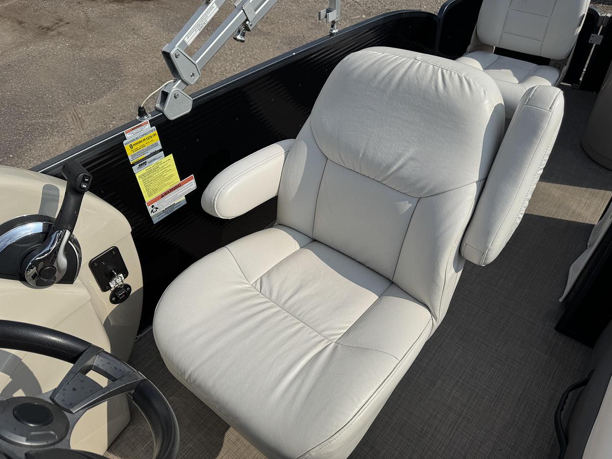 Used 2017 Palm Beach Cast Master 200 Pontoon WITH Sea Legs