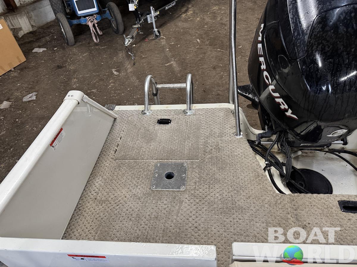 Used 2007 Lowe Suncruiser Tahiti 224 Deck Boat