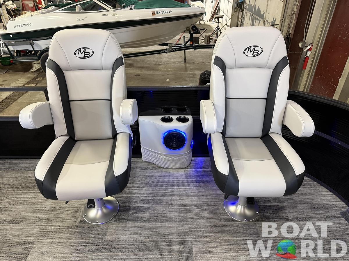 2026 Montego Bay 8522 DL Quad Lounge Tritoon