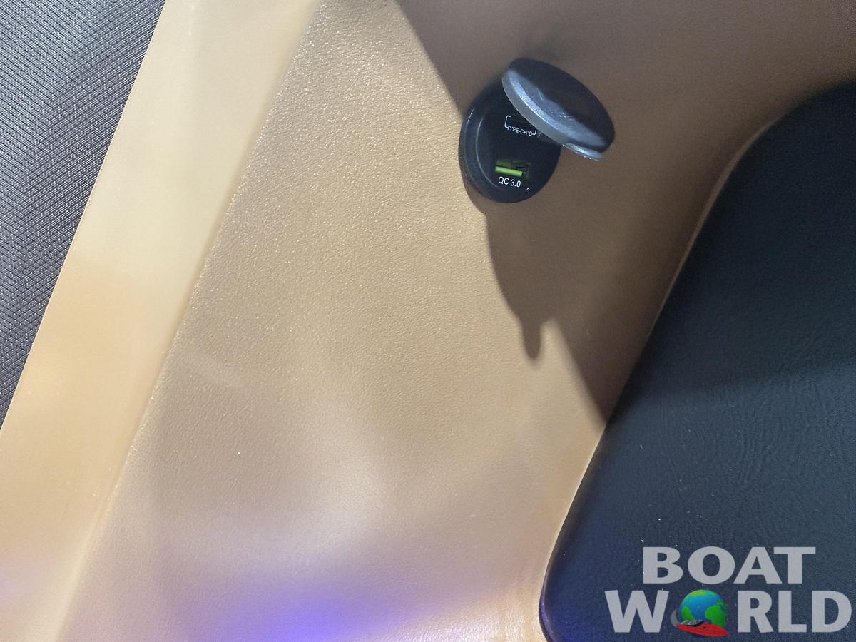 2026 Tahoe Pontoons LTZ 2385 Quad Lounge Shift SS Tritoon 