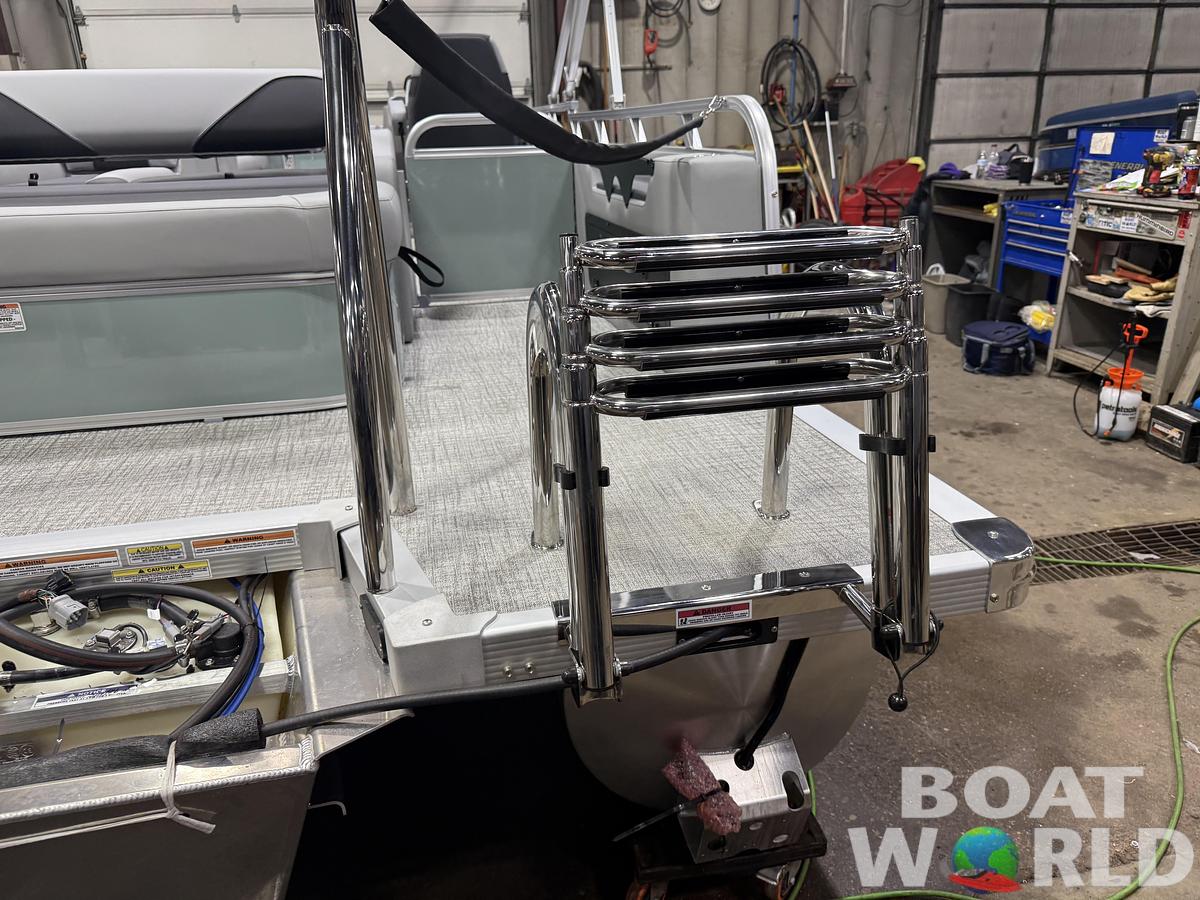 2026 Tahoe Sport VRB 2385 Swingback & 4-Stroke $34995