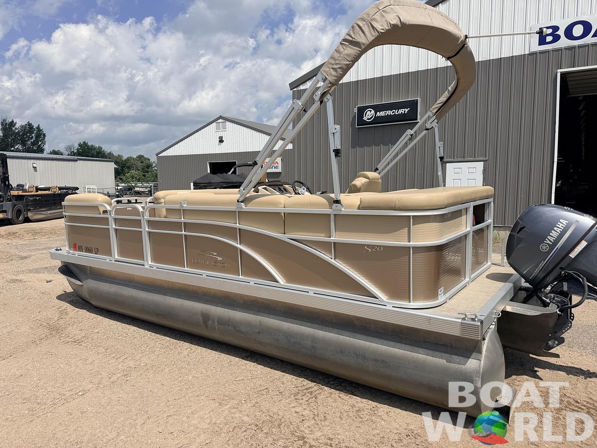Used 2017 Bennington 208 SL & 50HP Yamaha 4Stroke -$24,995